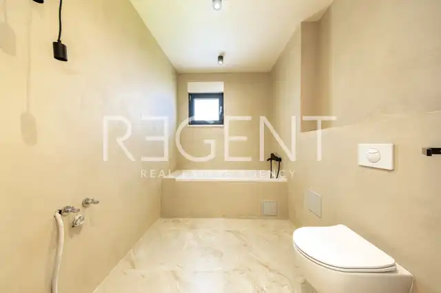 Trogir - Nova moderna vila od 300m2 s bazenom i jacuzzijem