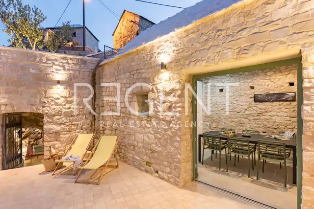 Brač, Pučišća - Nádherná kamenná vila 120 m2