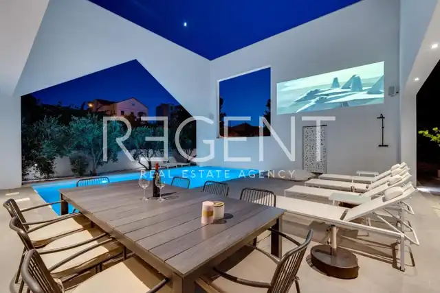 Brač, Supetar - Villa contemporaine avec piscine chauffée et vue sur la mer