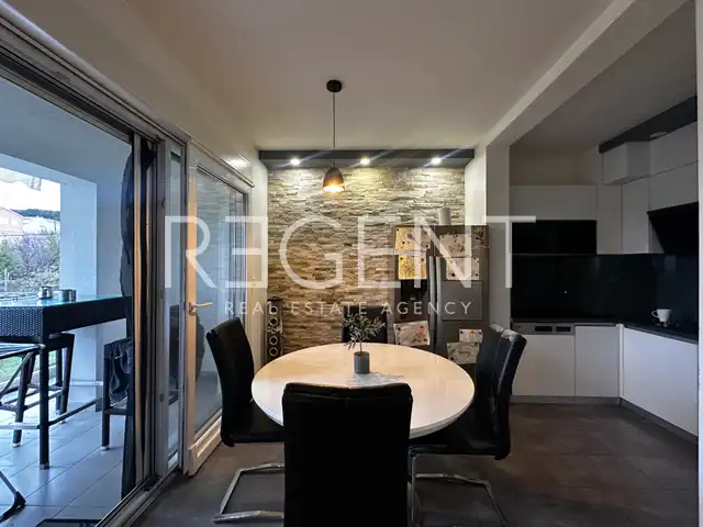 Split, Žnjan - Dvojizbový byt 76 m2, prvý rad pri mori