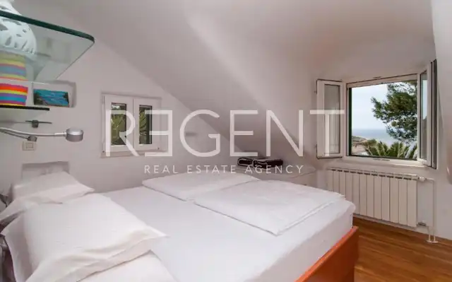 Brač, Mirca - Vila s bazénom pri mori 330m2