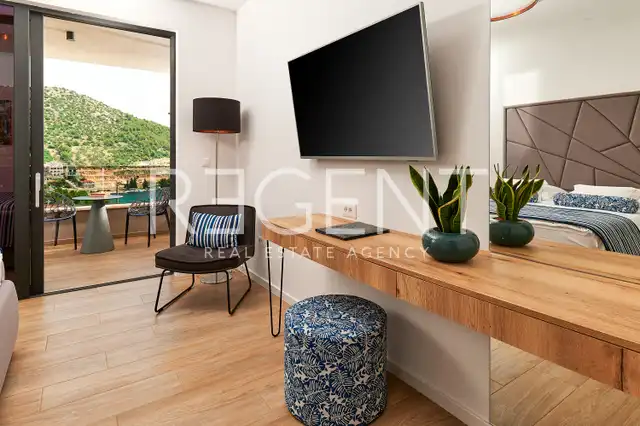 Trogir, Marina - Vila 400 m², 4 izby, bazén 30 m², 150 m od mora