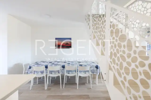 Privlaka - Reihenhaus mit Pool und Dachterrasse