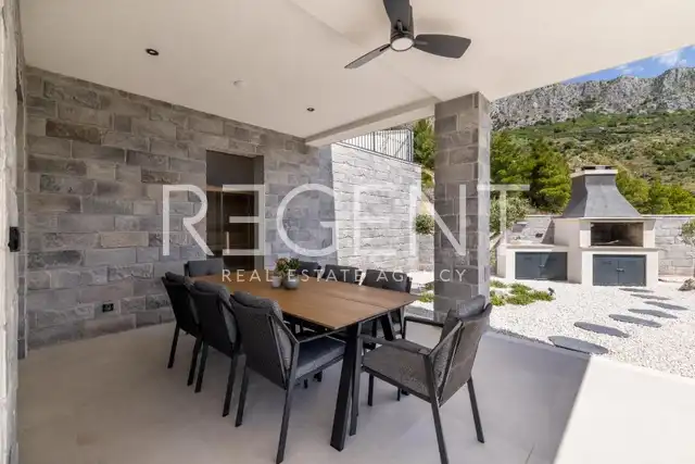 Dugi Rat - Vila 300 m², bazen, sauna ,pogled na more