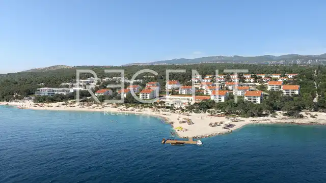 Novi Vinodolski, Mövenpick – trosoban apartman 62 m² s balkonom