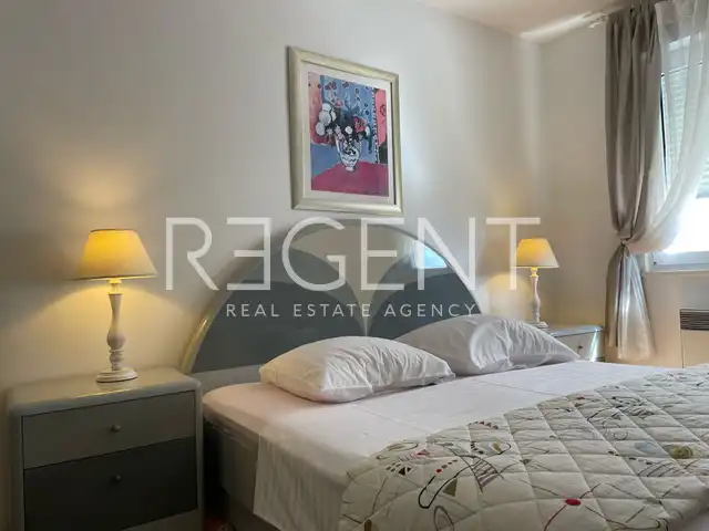 Split, Žnjan - Dvosobni stan sa loggiom i pogledom na more 100 m2
