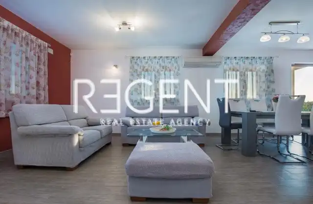 Istrien, Fažana - Villa mit Pool 180 m2
