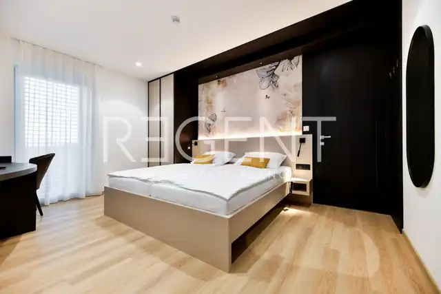 Zadar, Turanj – Exkluzívna vila s apartmánmi, prvý rad pri mori