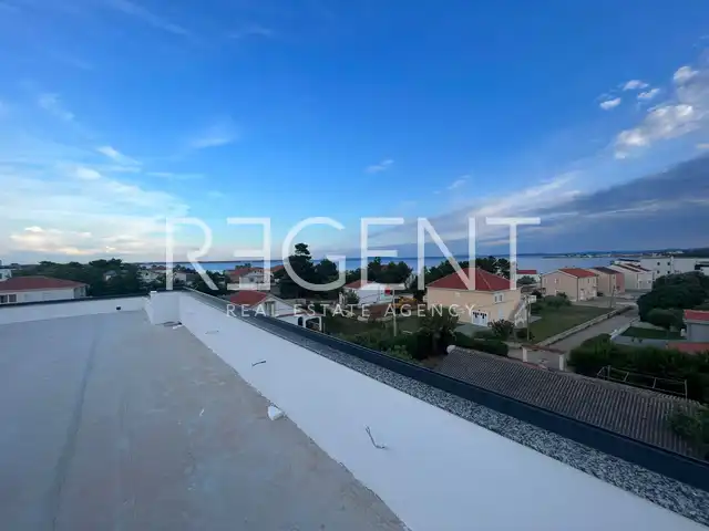 Zadar, Vir – Apartman sa krovnom terasom u centru Vira, 100 m od mora, 153 m2