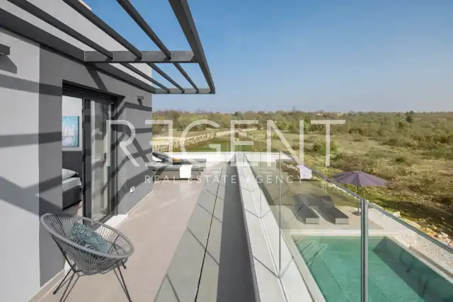 Villa 250 m², Vodnjan area — 78 m² pool, 1600 m² plot