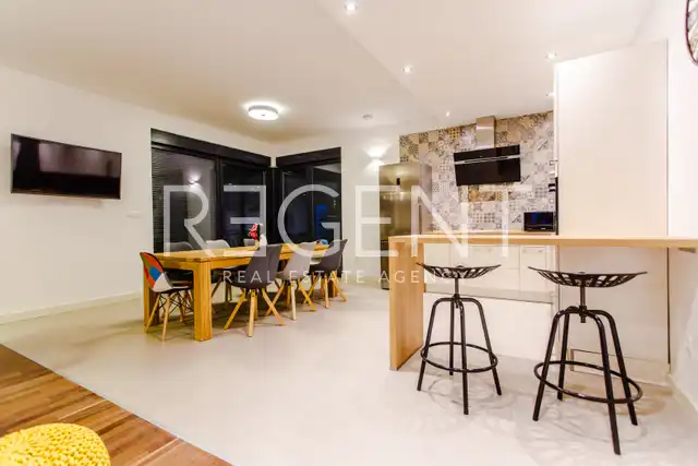 Vila 232 m², Kaštel Stari — 4SS, grijani bazen, pogled na more