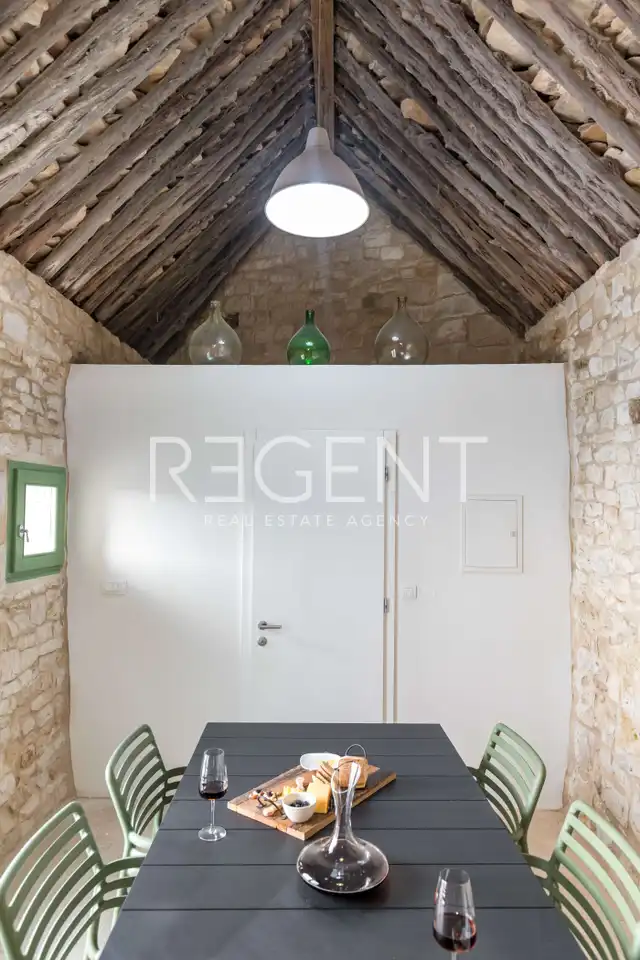 Brač, Pučišća - Nádherná kamenná vila 120 m2