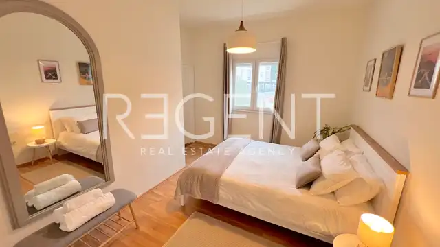 Villa 472 m², Brodarica — en première ligne de mer, 3 appartements