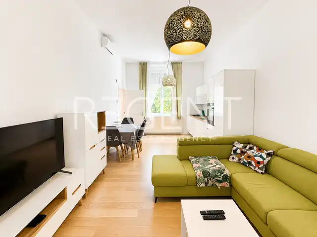 Zagreb, Donji grad – byt 88 m² na prenájom, 3-izbový, 3. poschodie, zrekonštruovaný