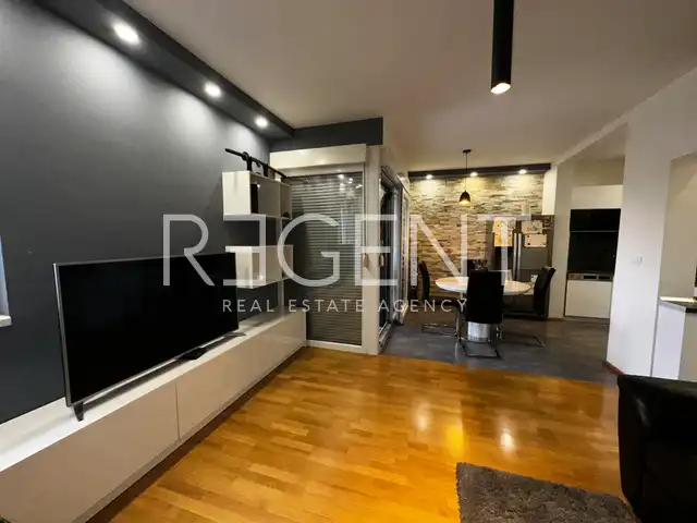 Split, Žnjan - Dvojizbový byt 76 m2, prvý rad pri mori