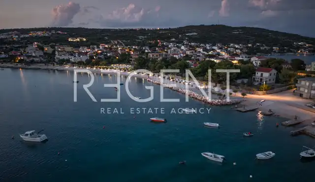 Trogir, Sevid – one-bedroom apartment 58.50 m², garden 122 m², 75 m from the sea
