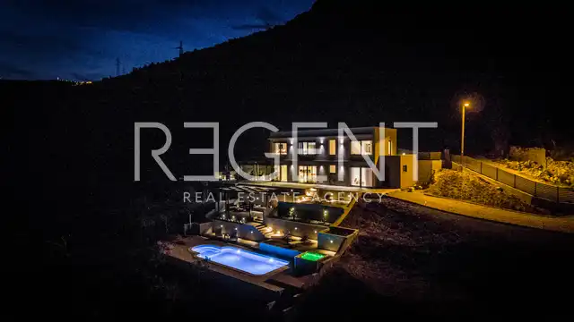 Vila 232 m², Kaštel Stari — 4SS, grijani bazen, pogled na more