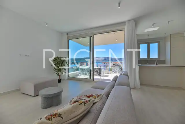 Seget Vranjica – sodobna duplex vila z dvema bazenoma in s pogledom na morje