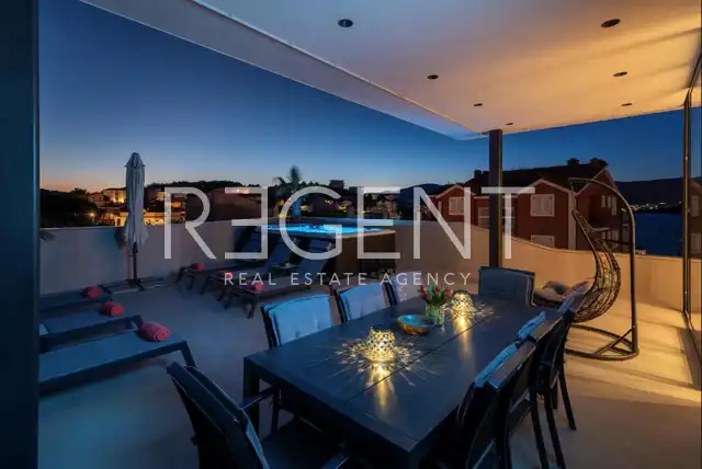 Trogir, Čiovo – Penthouse, 227 m² s 360° terasom i wellnessom