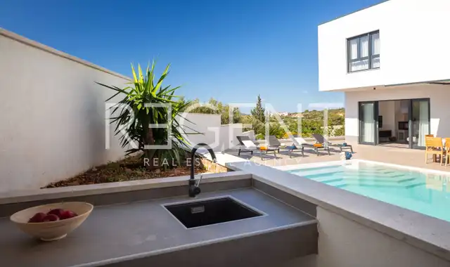 Île de Brač, Milna – Villa de luxe nouvellement construite de 370m2 avec une grande piscine d'hydromassage