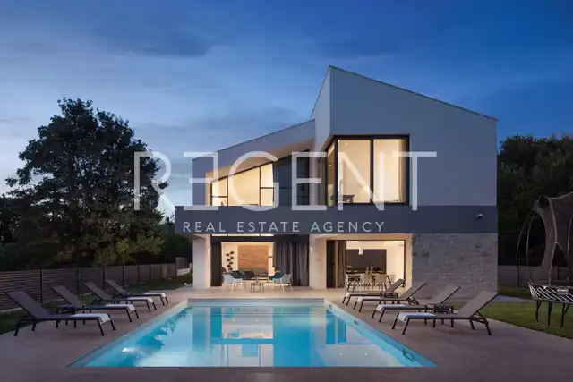 Istrie, Ližnjan - luxusní vila s privátním bazénem 400m2