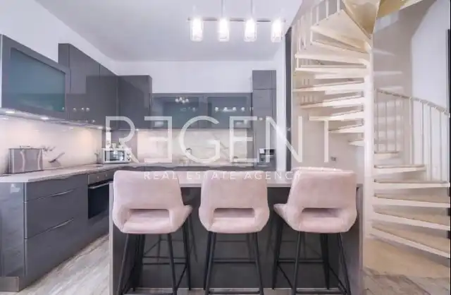 Trogir, Okrug Gornji - Dreizimmerwohnung mit Garage und Meerblick 123 m2