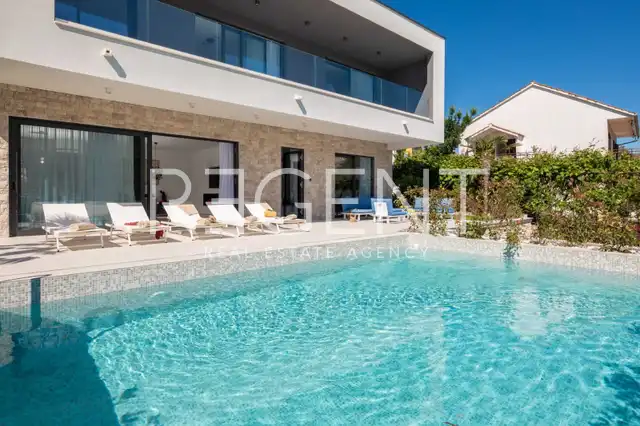 Rogoznica – Luxusní vila 200 m2 u moře