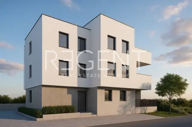 Split, Podstrana - Three-room apartment with a garden