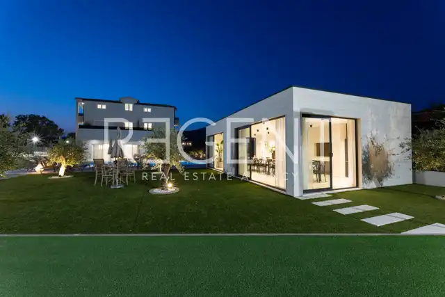 Trogir, Seget - Modern villa with heated pool and sea view