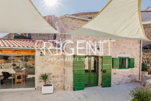 Hvar - Kamenný dům moderního designu 70m2