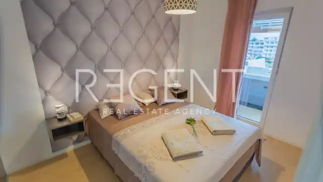 Split, Žnjan - Dvojizbový byt s loggiou a jacuzzi