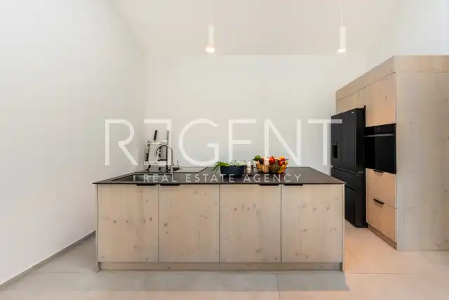 Ravna Gora, kuća 146 m² — 2 stana, privatni lift, bazen