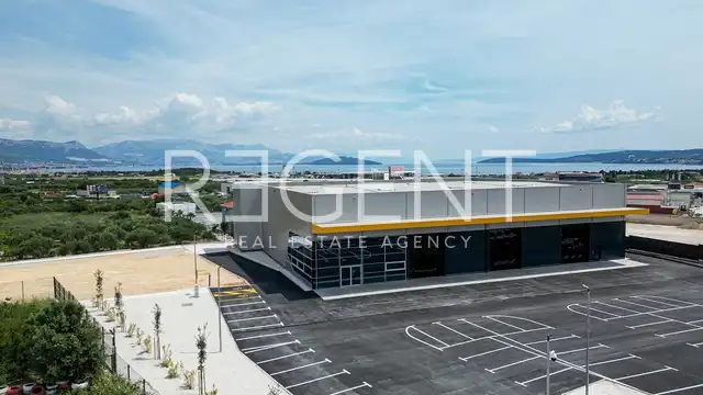 Trogir, Plano - Entrepôt commercial et de vente de 1600 m2