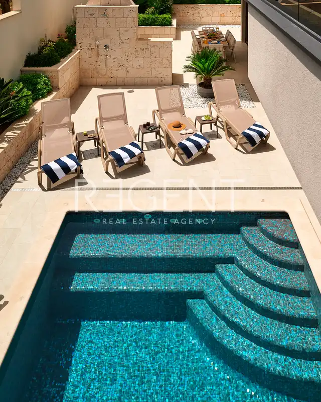 Trogir, Marina - Vila 400 m², 4 izby, bazén 30 m², 150 m od mora