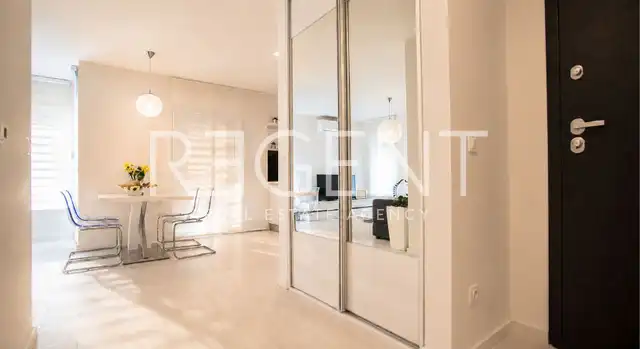 Podstrana, Sita – 52 sqm, two bedrooms, loggia, parking
