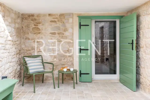Brač, Pučišća - Nádherná kamenná vila 120 m2
