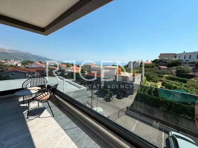Split, Kila — Dvosobno stanovanje 66 m², balkon, garaža, novejša stavba
