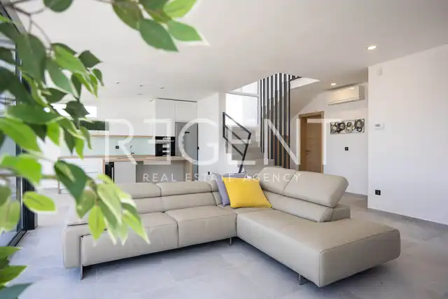 Krk, Linardići - Moderna luksuzna vila s infinity bazenom i pogledom na more 200m2