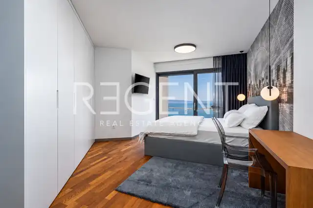 Vila 210 m², 4 spavaće sobe, bazen i pogled na more – Omiš