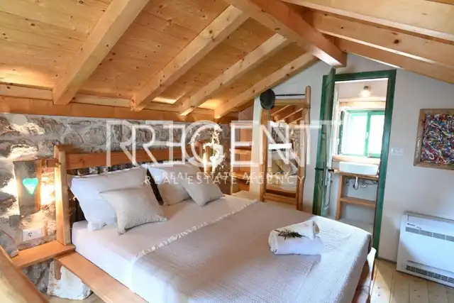Hvar - Kamena kuća modernog dizajna 70m2