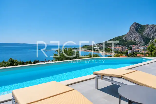 Vila 210 m², 4 spavaće sobe, bazen i pogled na more – Omiš