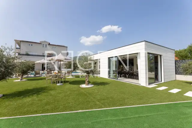 Trogir, Seget - Modern villa with heated pool and sea view