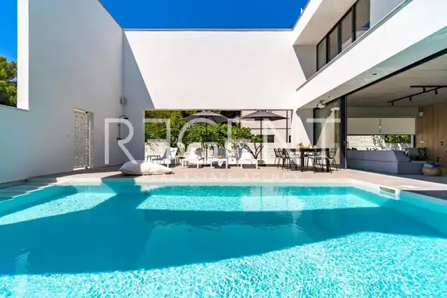 Brač, Supetar - Villa contemporaine avec piscine chauffée et vue sur la mer
