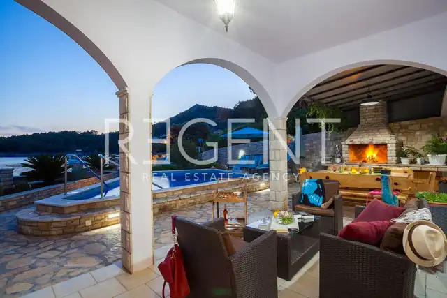 Otok Korčula – Šarmantna vila u uvali s bazenom 460 m2