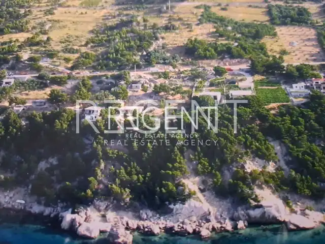 Omiš, Marušići - Exkluzívny pozemok v prvom rade pri mori, 4100m2