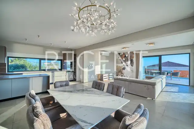 Primošten – Luxusná vila s infinity bazénom, 450 m2 novostavba
