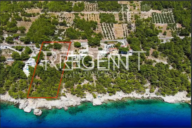 Omiš, Marušići - Exkluzívny pozemok v prvom rade pri mori, 4100m2