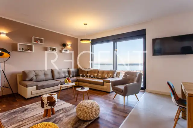 Vila 232 m², Kaštel Stari — 4SS, grijani bazen, pogled na more