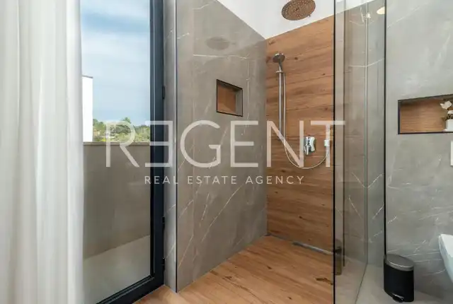 Trogir, Čiovo – Penthouse, 227 m² s 360° terasom i wellnessom