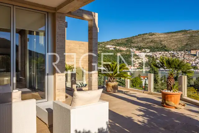 Dubrovnik, Lapad – penthouse 268 m², krovna terasa, bazen, garaža